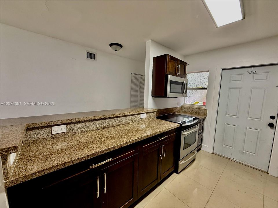 В аренду: $2,200 (3 спален, 2 ванн, 1179 Квадратных фут)