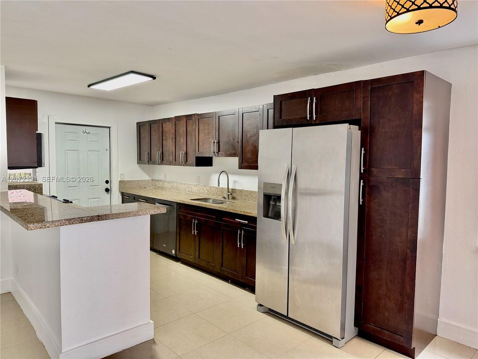 В аренду: $2,200 (3 спален, 2 ванн, 1179 Квадратных фут)