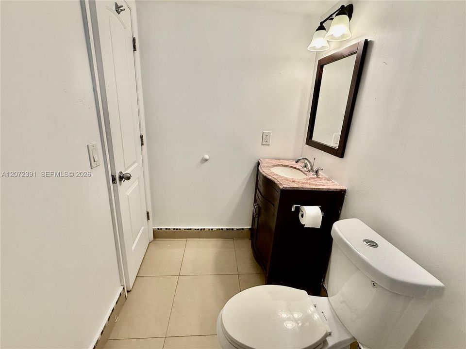 В аренду: $2,200 (3 спален, 2 ванн, 1179 Квадратных фут)