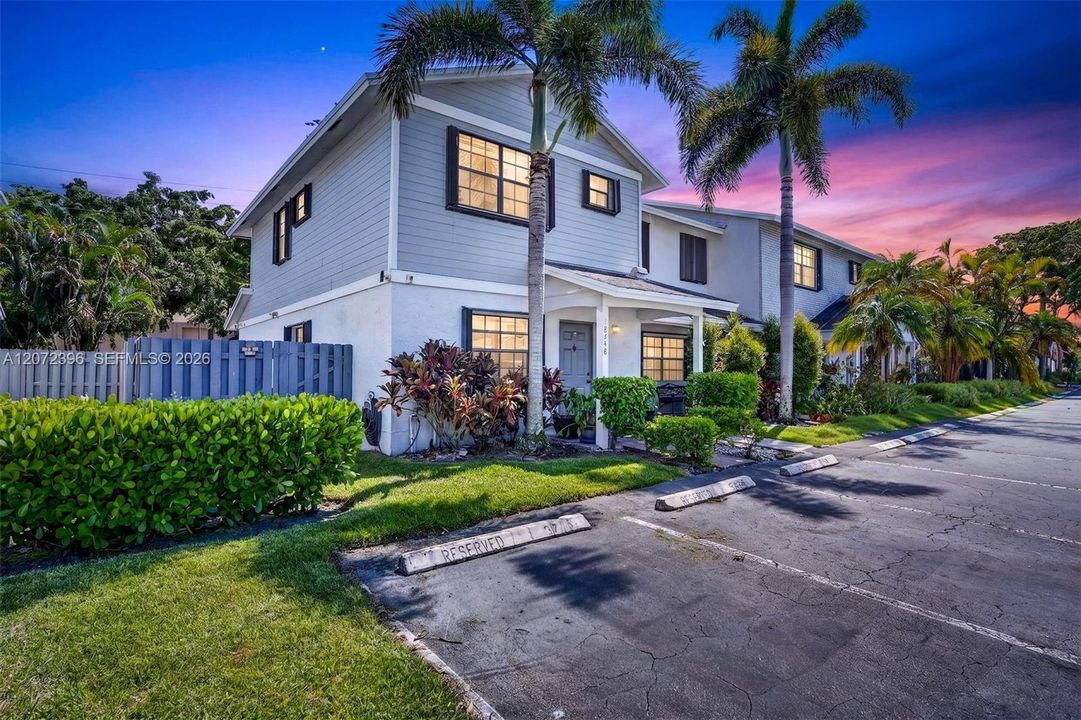 For Sale: $395,000 (2 beds, 2 baths, 1224 Square Feet)