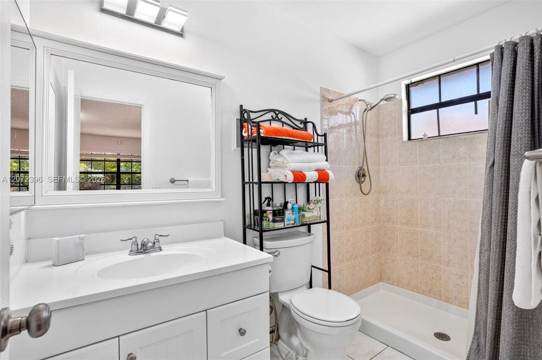 For Sale: $395,000 (2 beds, 2 baths, 1224 Square Feet)