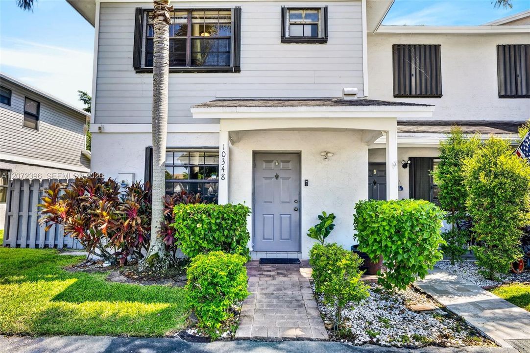 For Sale: $395,000 (2 beds, 2 baths, 1224 Square Feet)