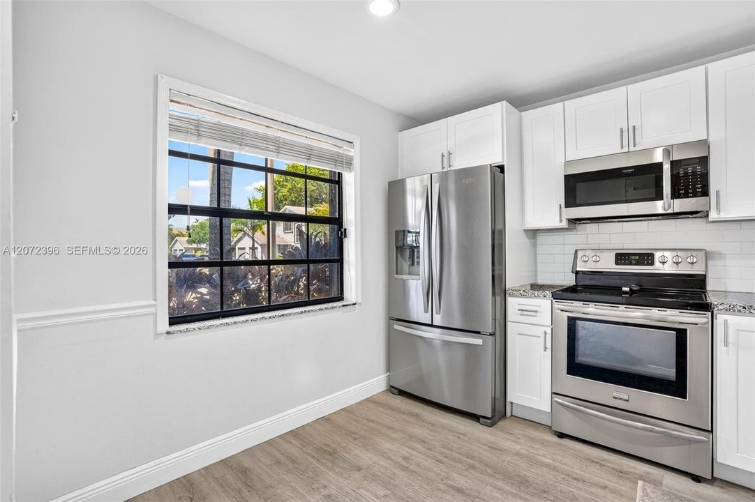 For Sale: $395,000 (2 beds, 2 baths, 1224 Square Feet)