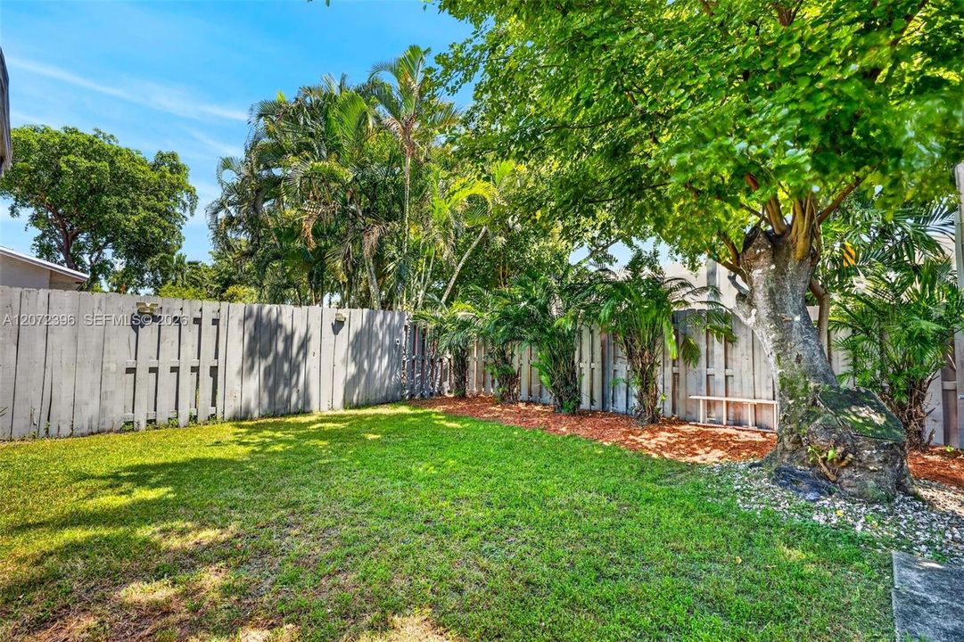 For Sale: $395,000 (2 beds, 2 baths, 1224 Square Feet)