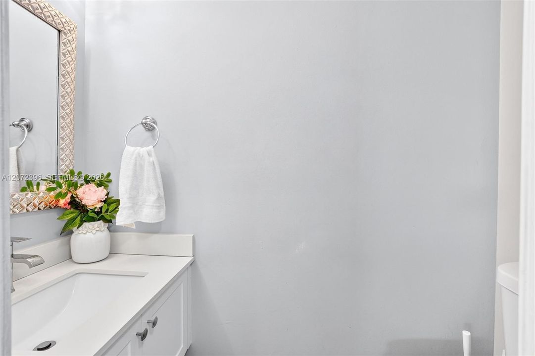 For Sale: $395,000 (2 beds, 2 baths, 1224 Square Feet)