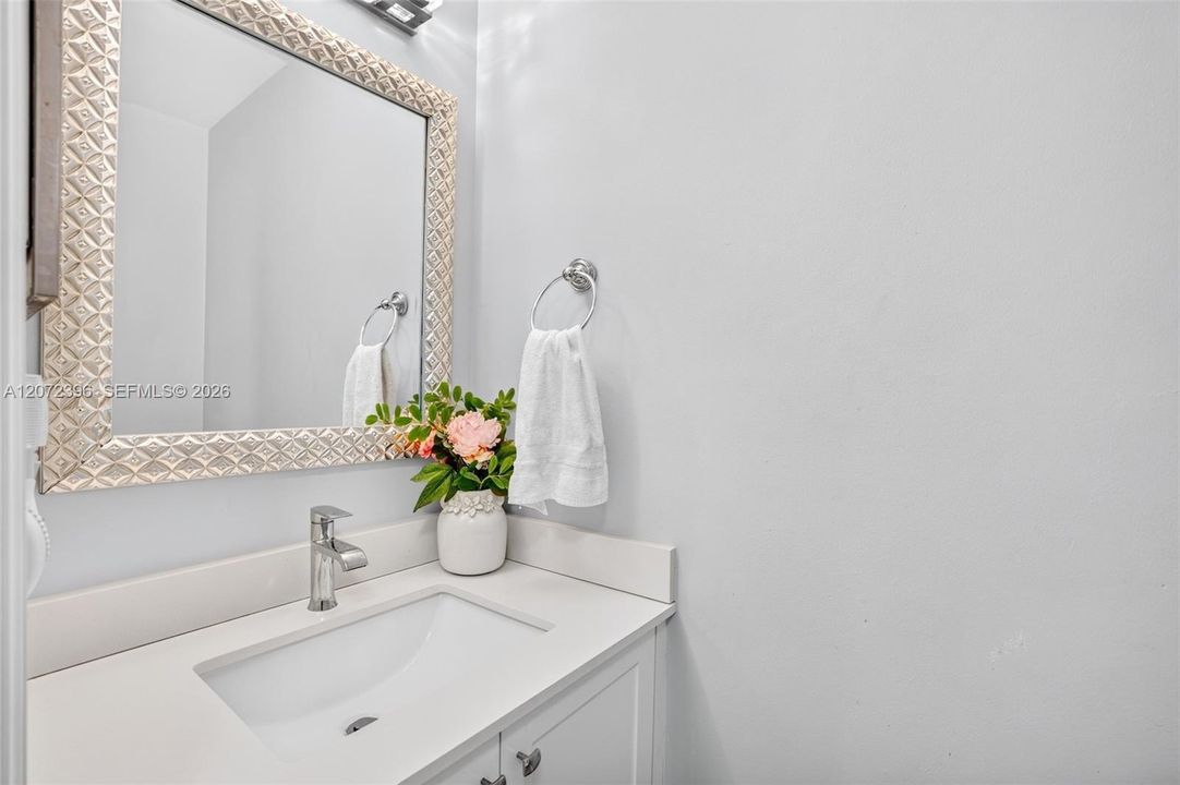 For Sale: $395,000 (2 beds, 2 baths, 1224 Square Feet)