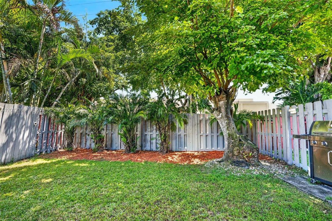 For Sale: $395,000 (2 beds, 2 baths, 1224 Square Feet)
