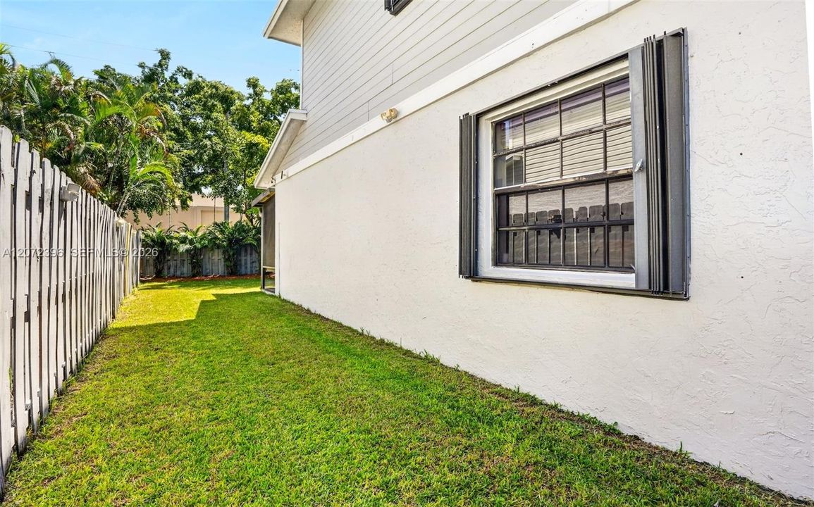 For Sale: $395,000 (2 beds, 2 baths, 1224 Square Feet)