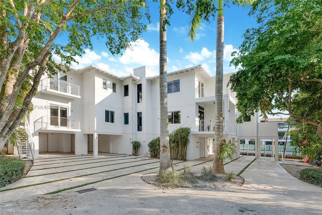 For Sale: $14,750,000 (6 beds, 6 baths, 9561 Square Feet)