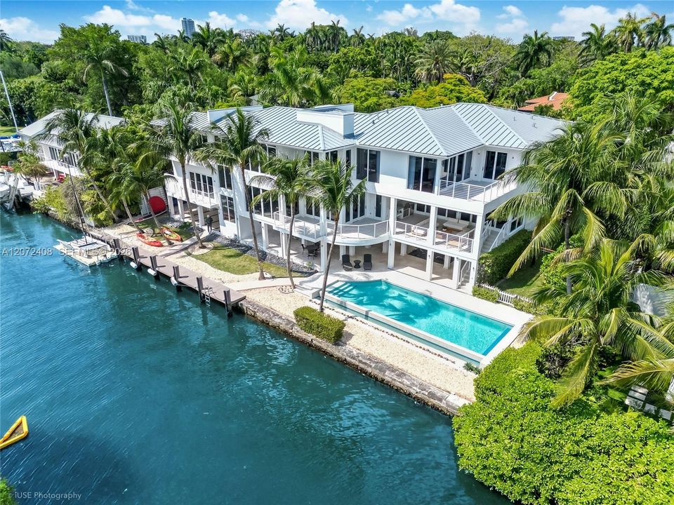 For Sale: $14,750,000 (6 beds, 6 baths, 9561 Square Feet)