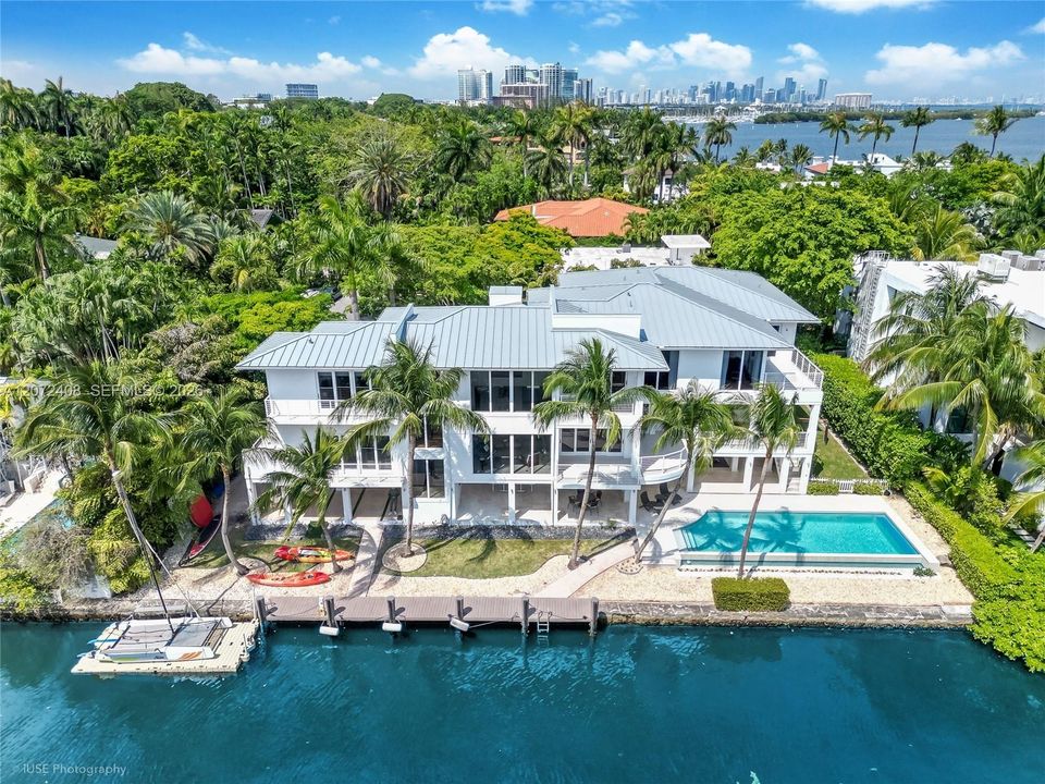 For Sale: $14,750,000 (6 beds, 6 baths, 9561 Square Feet)
