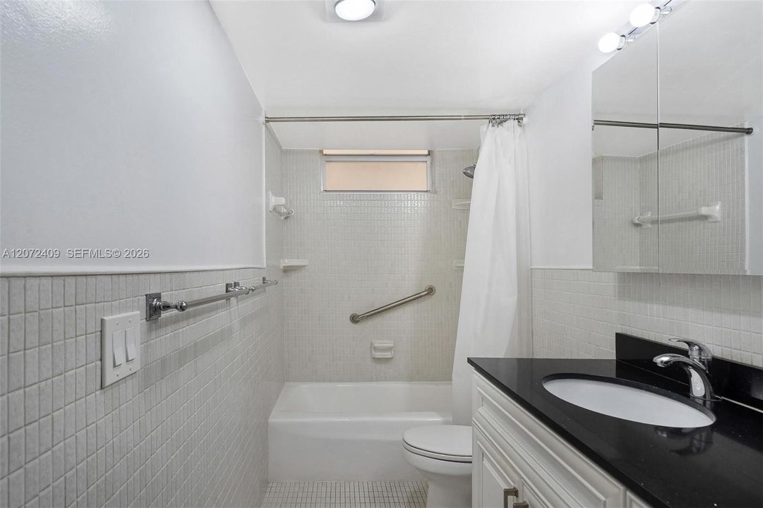 For Sale: $265,000 (2 beds, 2 baths, 1083 Square Feet)