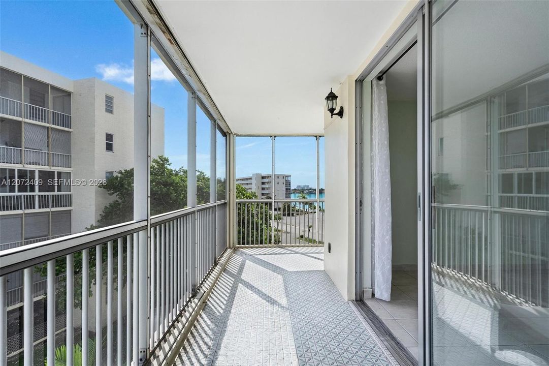 For Sale: $265,000 (2 beds, 2 baths, 1083 Square Feet)