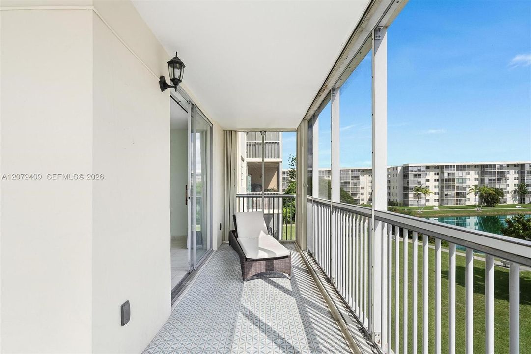 For Sale: $265,000 (2 beds, 2 baths, 1083 Square Feet)