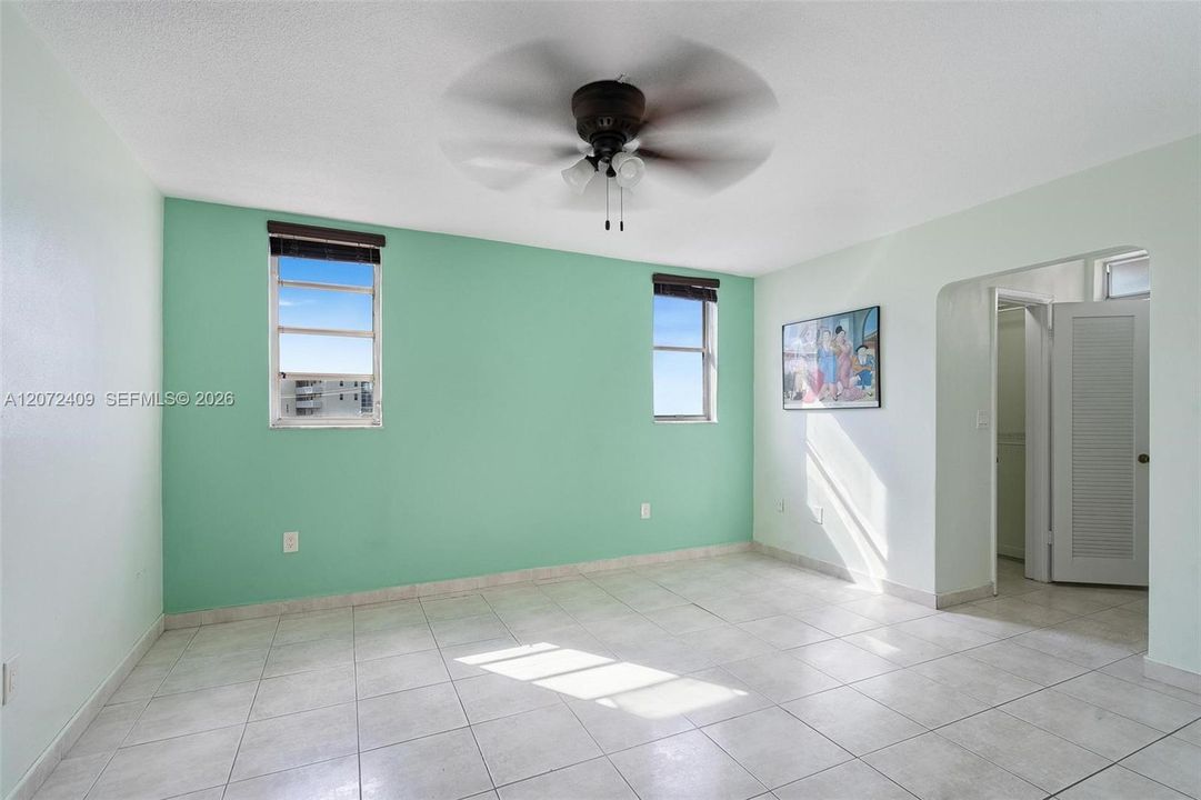 For Sale: $265,000 (2 beds, 2 baths, 1083 Square Feet)