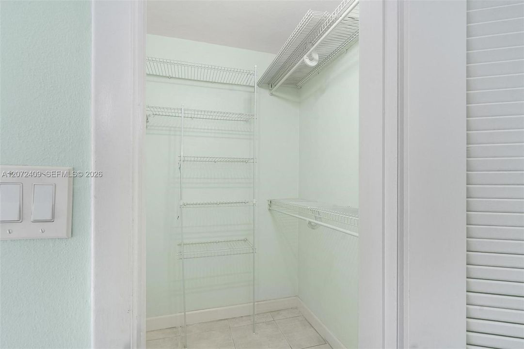 For Sale: $265,000 (2 beds, 2 baths, 1083 Square Feet)