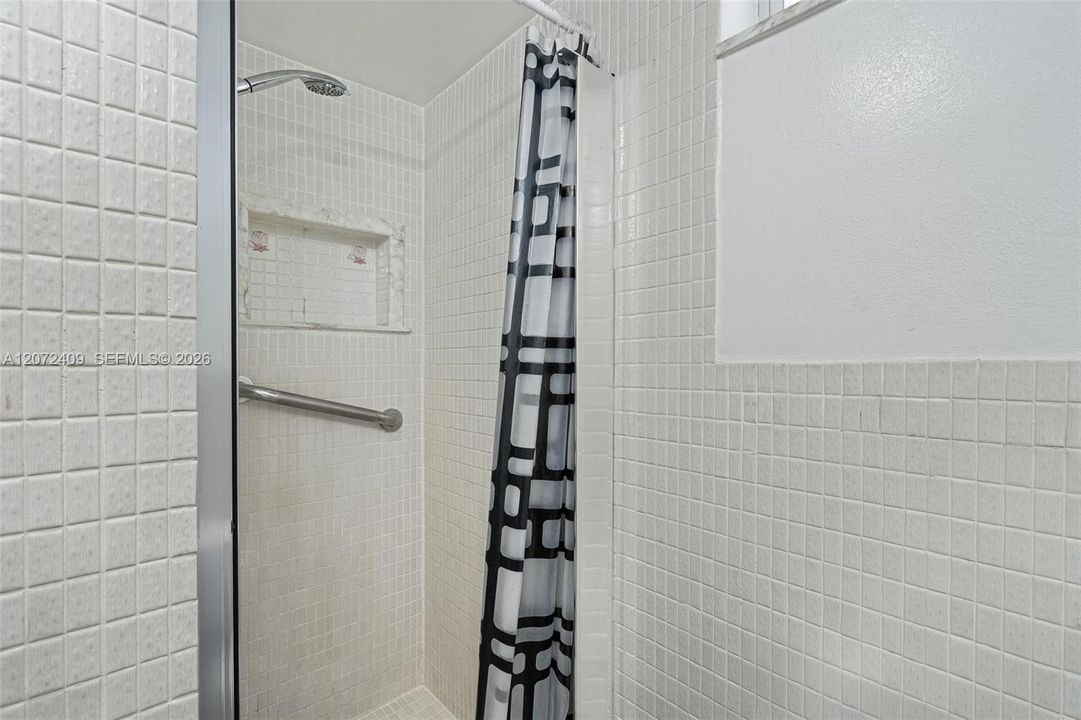 For Sale: $265,000 (2 beds, 2 baths, 1083 Square Feet)