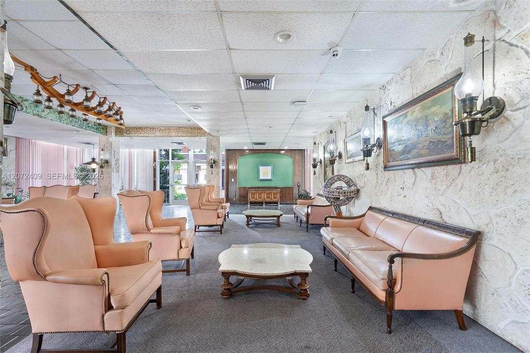 For Sale: $265,000 (2 beds, 2 baths, 1083 Square Feet)