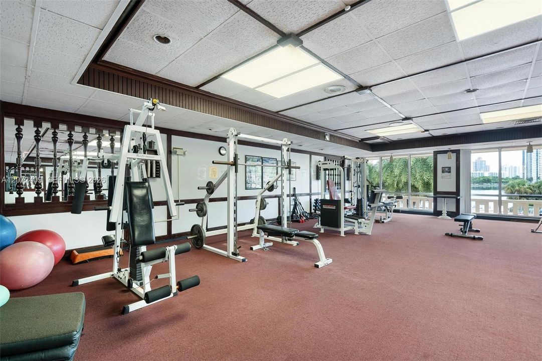 For Sale: $265,000 (2 beds, 2 baths, 1083 Square Feet)