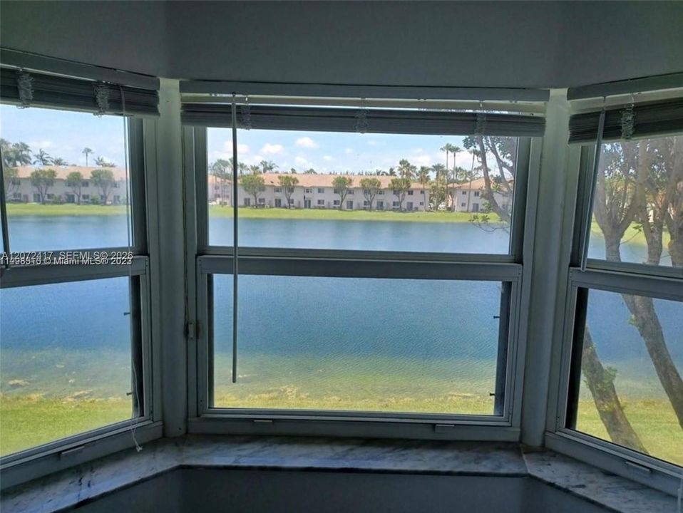 For Sale: $245,000 (2 beds, 2 baths, 815 Square Feet)