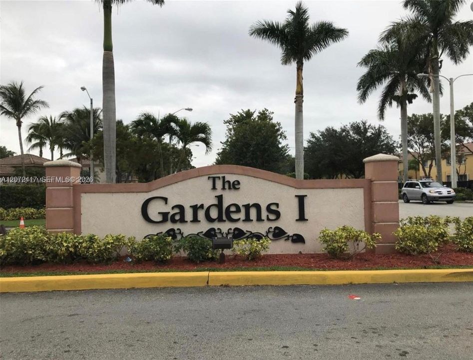 For Sale: $245,000 (2 beds, 2 baths, 815 Square Feet)