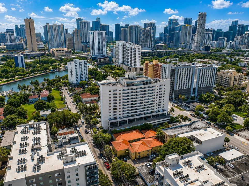 For Sale: $324,000 (2 beds, 2 baths, 984 Square Feet)