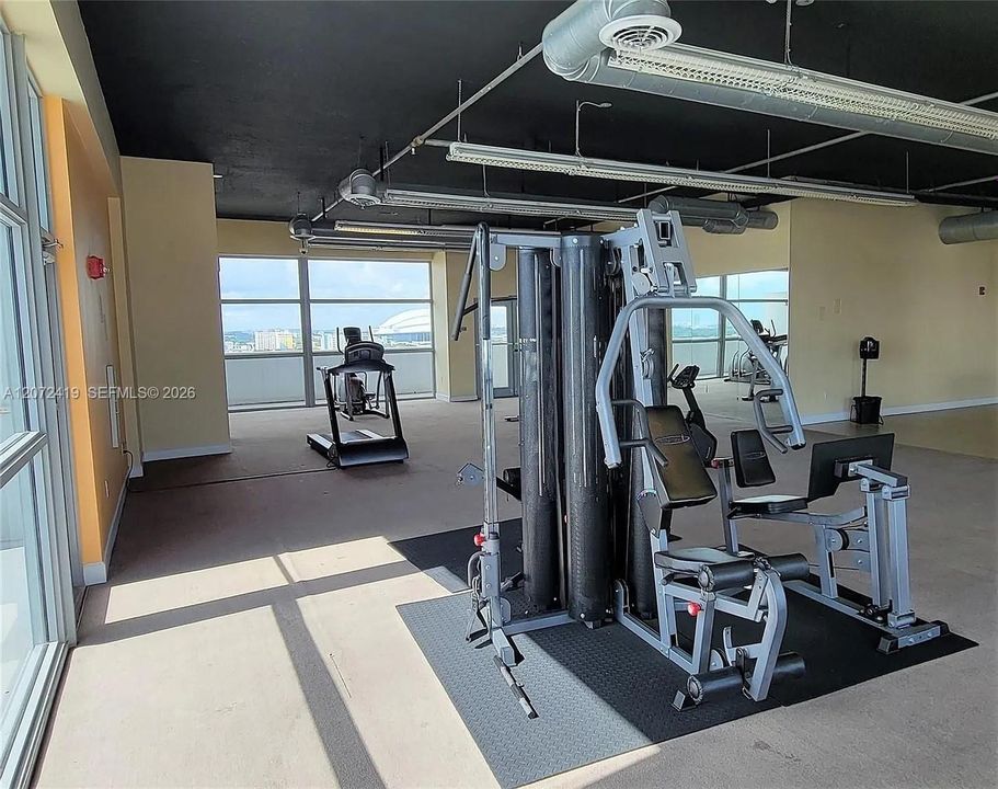 For Sale: $324,000 (2 beds, 2 baths, 984 Square Feet)
