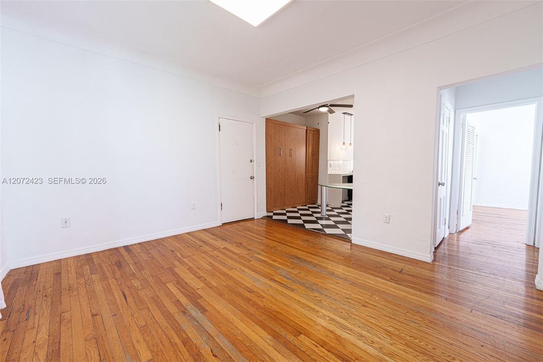 For Rent: $2,300 (1 beds, 1 baths, 640 Square Feet)