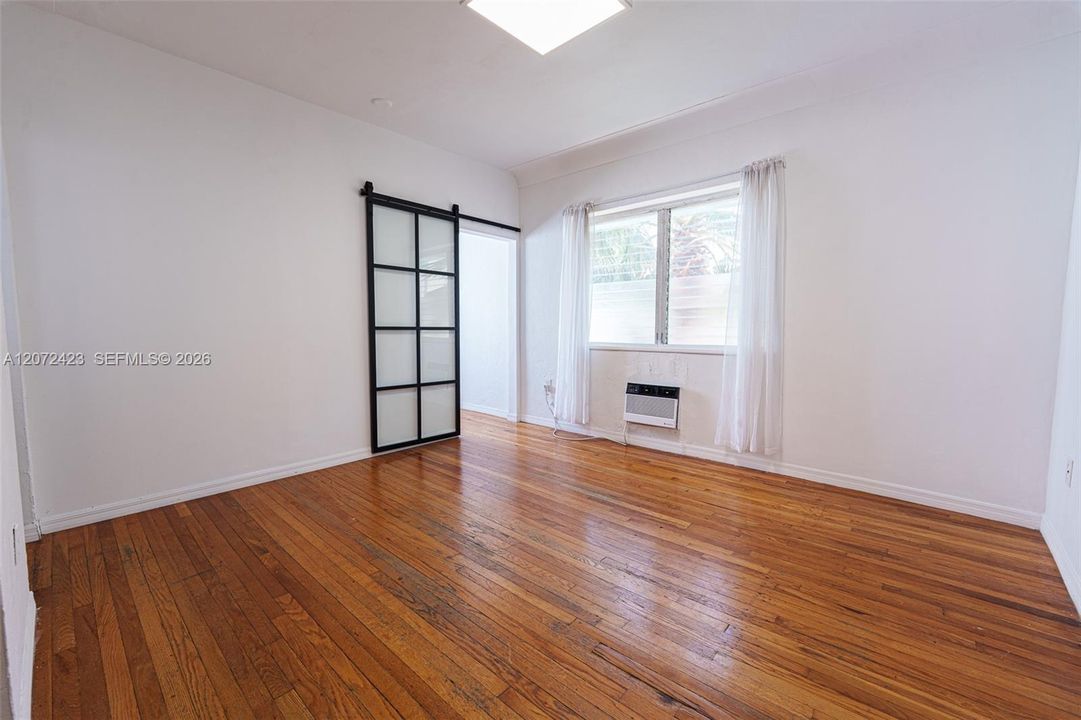 For Rent: $2,300 (1 beds, 1 baths, 640 Square Feet)