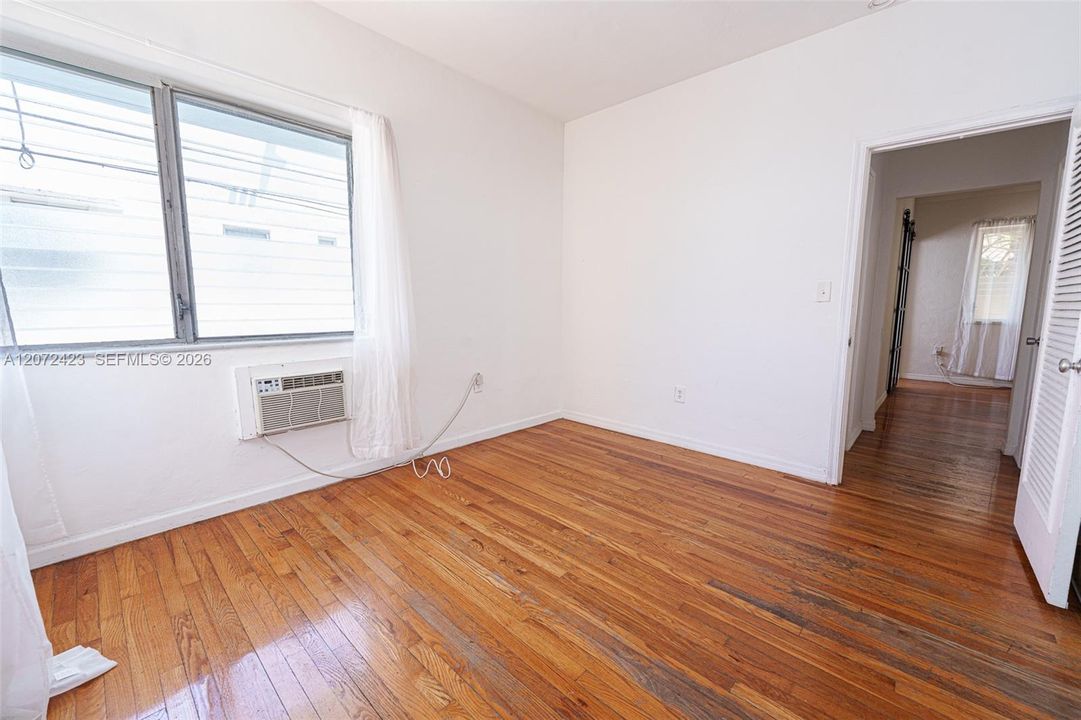 For Rent: $2,300 (1 beds, 1 baths, 640 Square Feet)