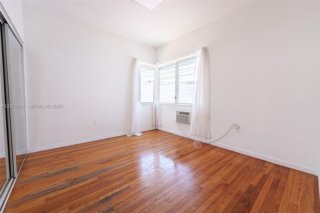 For Rent: $2,300 (1 beds, 1 baths, 640 Square Feet)