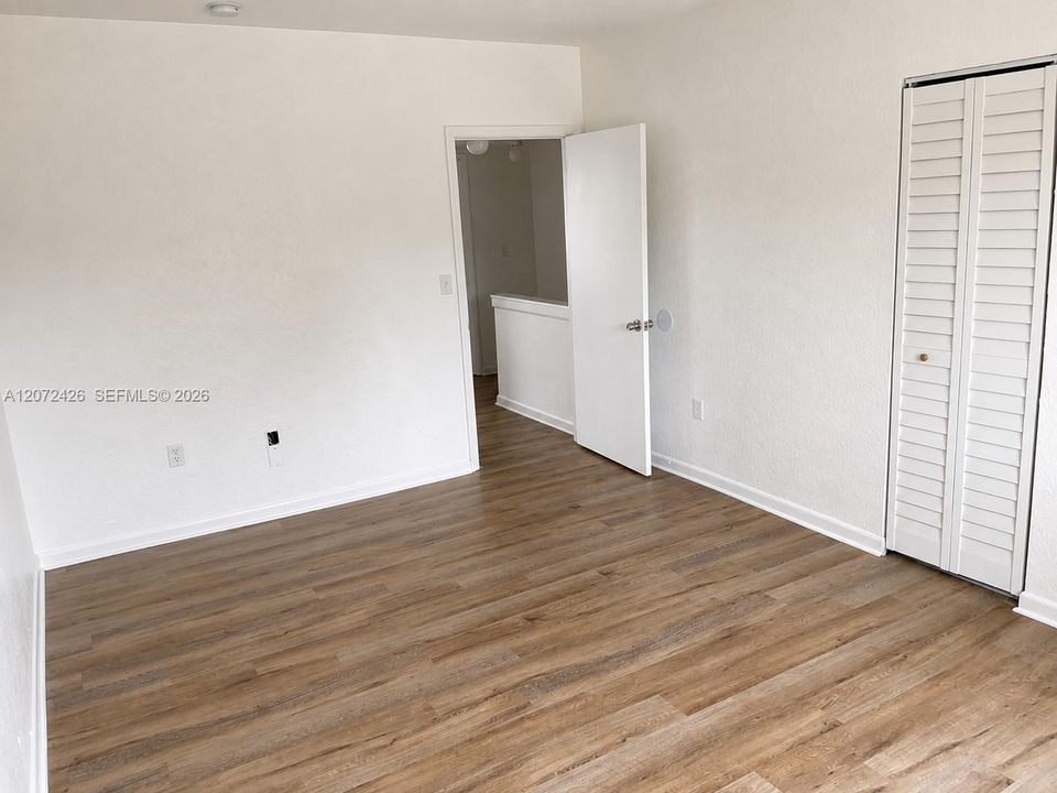 В аренду: $2,300 (2 спален, 1 ванн, 930 Квадратных фут)