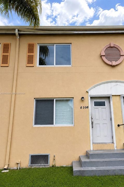В аренду: $2,300 (2 спален, 1 ванн, 930 Квадратных фут)