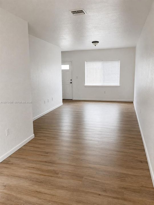 В аренду: $2,300 (2 спален, 1 ванн, 930 Квадратных фут)