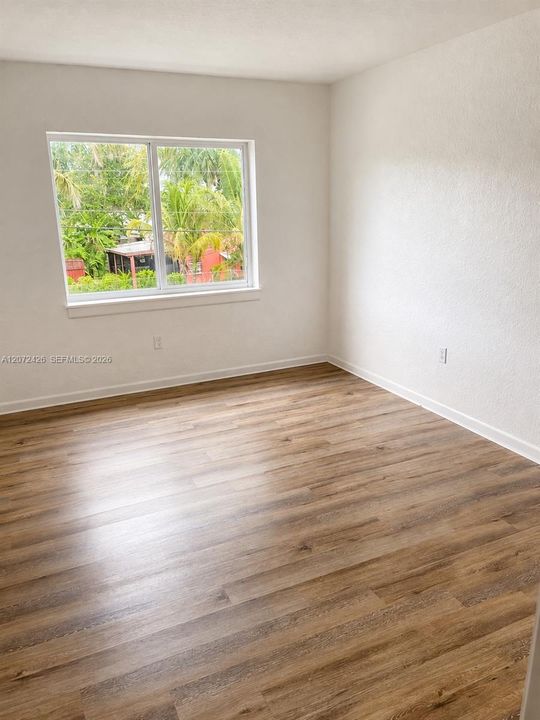 В аренду: $2,300 (2 спален, 1 ванн, 930 Квадратных фут)