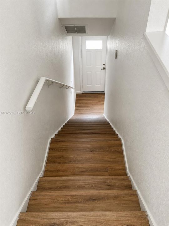 В аренду: $2,300 (2 спален, 1 ванн, 930 Квадратных фут)