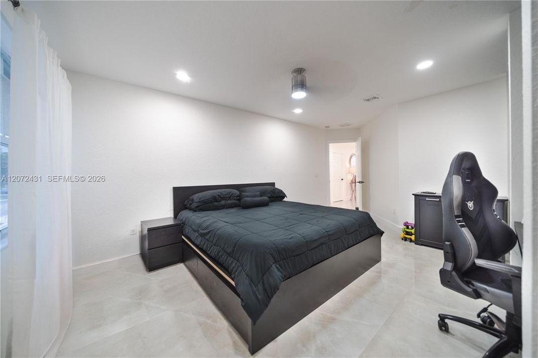 For Sale: $899,000 (4 beds, 3 baths, 3184 Square Feet)