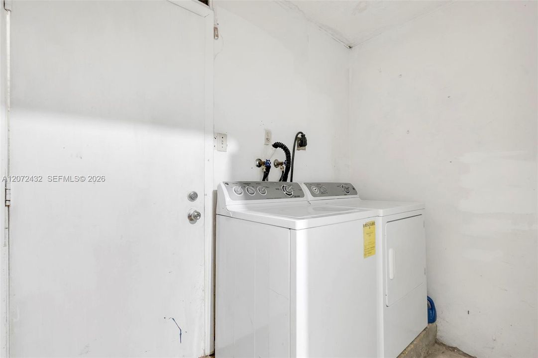 For Sale: $399,999 (2 beds, 2 baths, 1192 Square Feet)