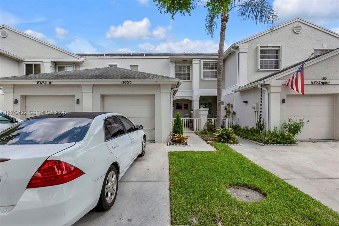 For Sale: $399,999 (2 beds, 2 baths, 1192 Square Feet)