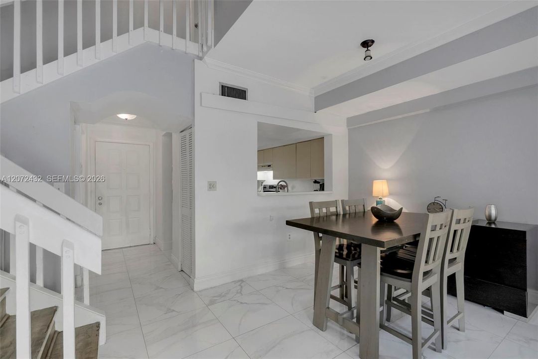 For Sale: $399,999 (2 beds, 2 baths, 1192 Square Feet)