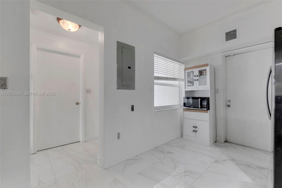 For Sale: $399,999 (2 beds, 2 baths, 1192 Square Feet)