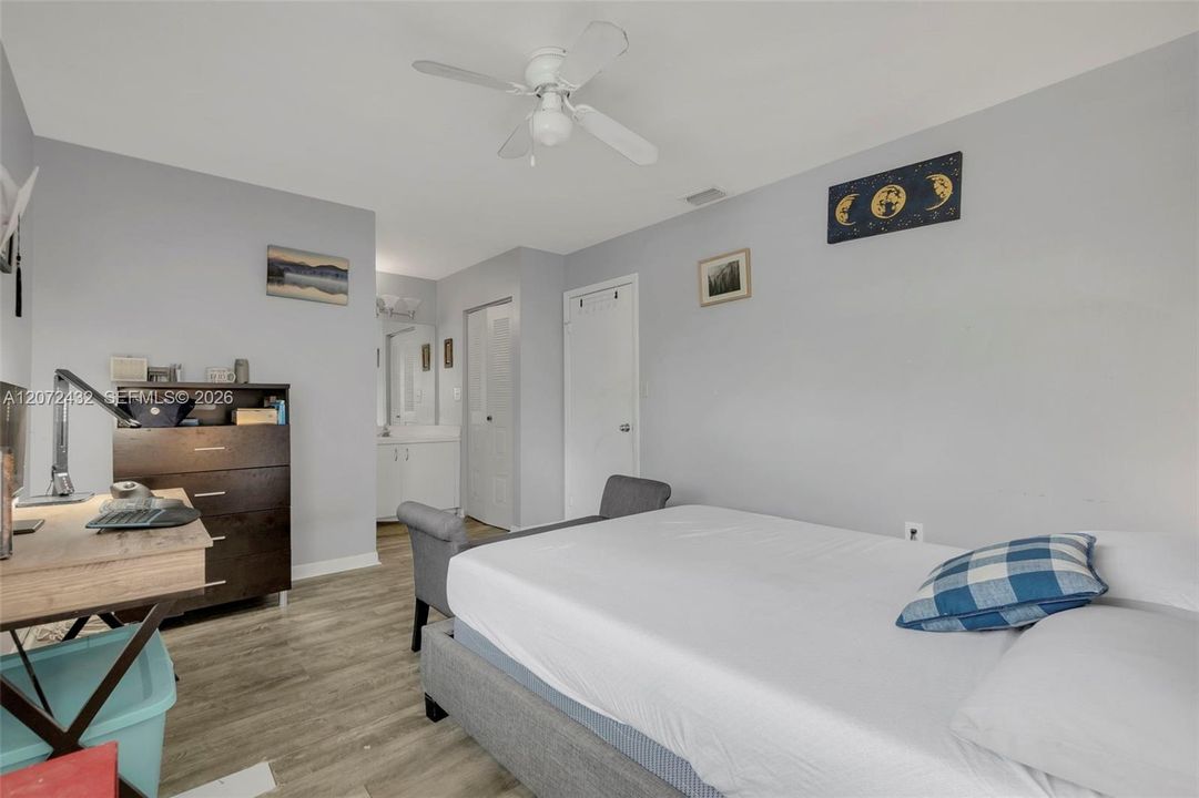 For Sale: $399,999 (2 beds, 2 baths, 1192 Square Feet)