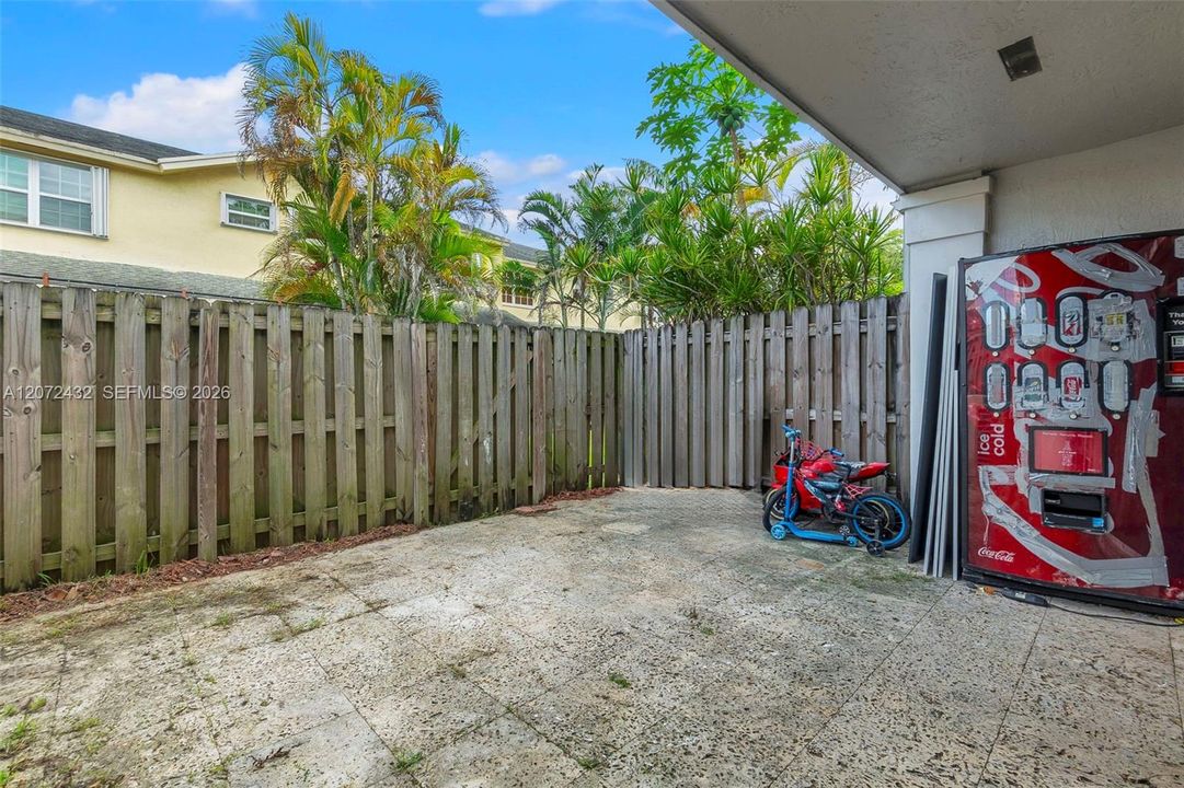 For Sale: $399,999 (2 beds, 2 baths, 1192 Square Feet)