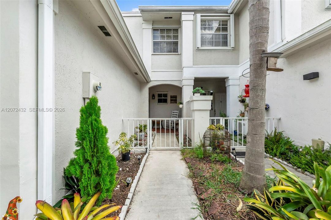 For Sale: $399,999 (2 beds, 2 baths, 1192 Square Feet)