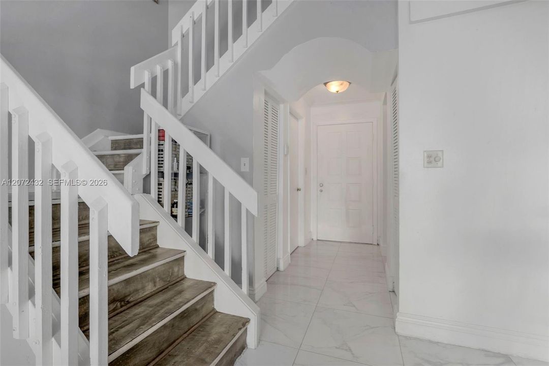 For Sale: $399,999 (2 beds, 2 baths, 1192 Square Feet)