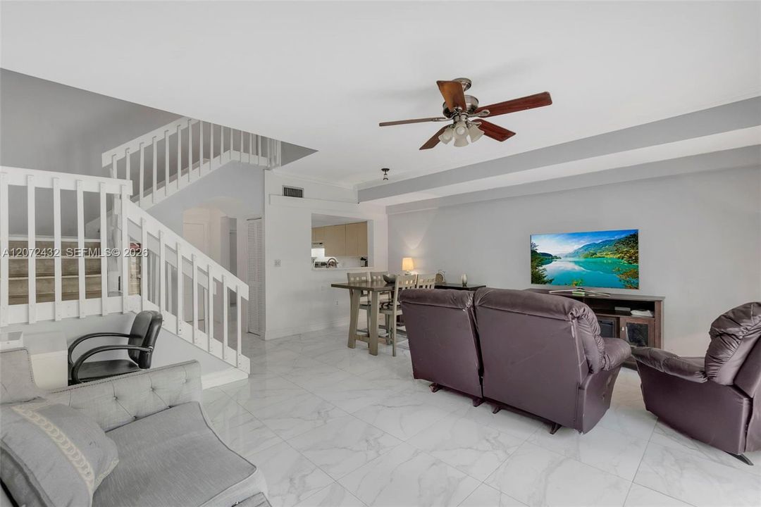 For Sale: $399,999 (2 beds, 2 baths, 1192 Square Feet)