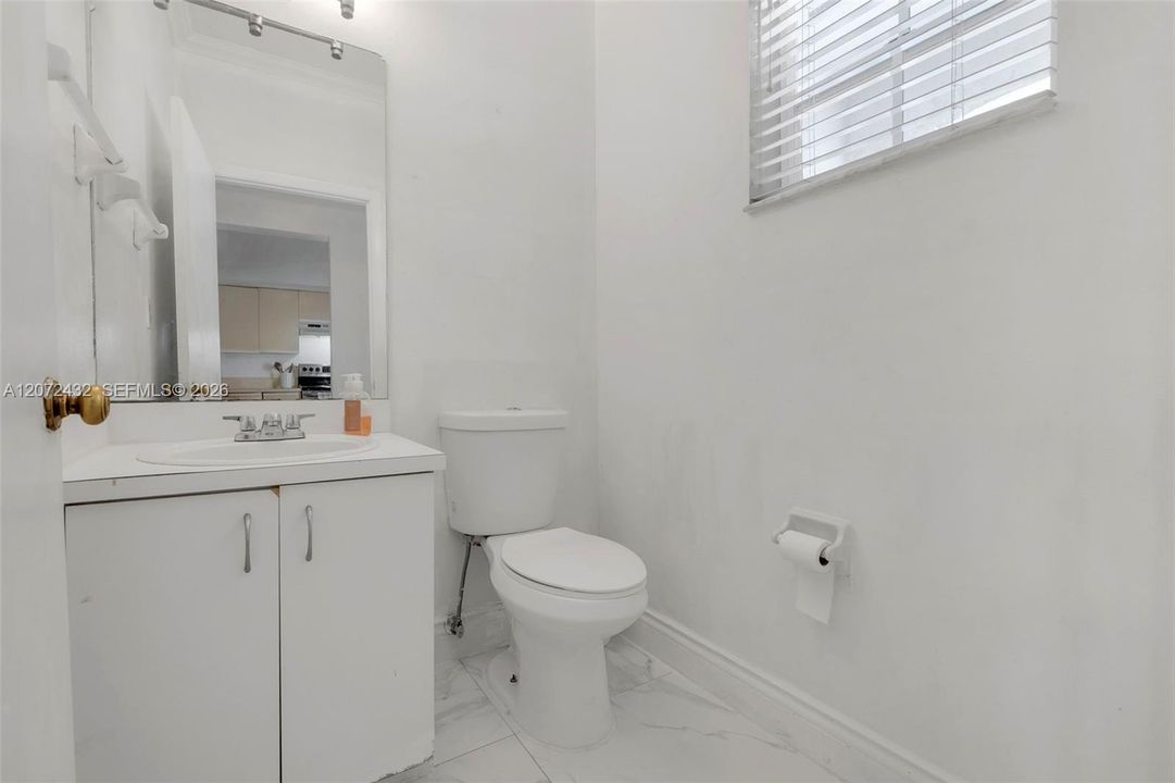 For Sale: $399,999 (2 beds, 2 baths, 1192 Square Feet)