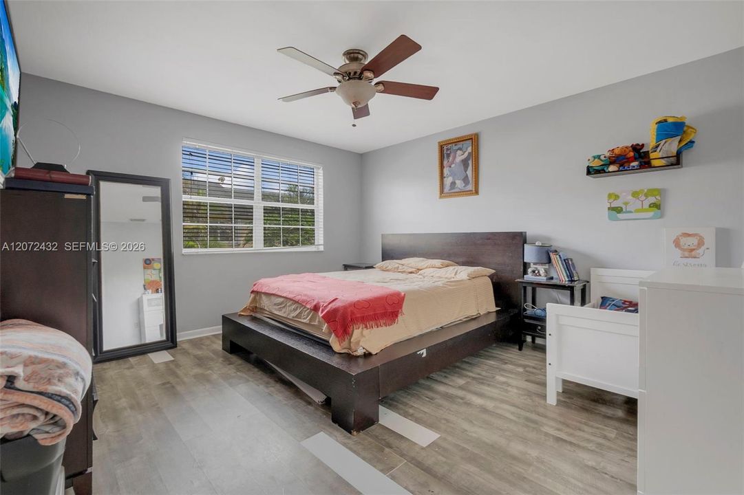For Sale: $399,999 (2 beds, 2 baths, 1192 Square Feet)