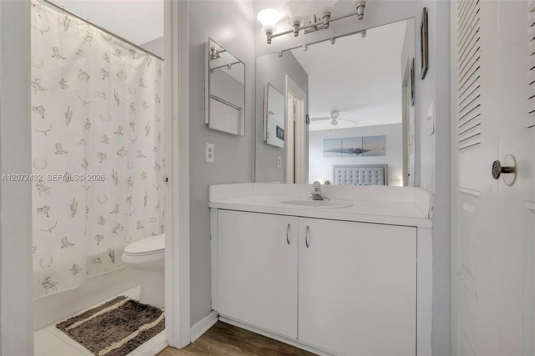 For Sale: $399,999 (2 beds, 2 baths, 1192 Square Feet)