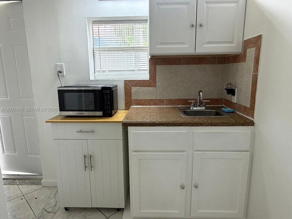For Rent: $1,600 (1 beds, 1 baths, 1621 Square Feet)